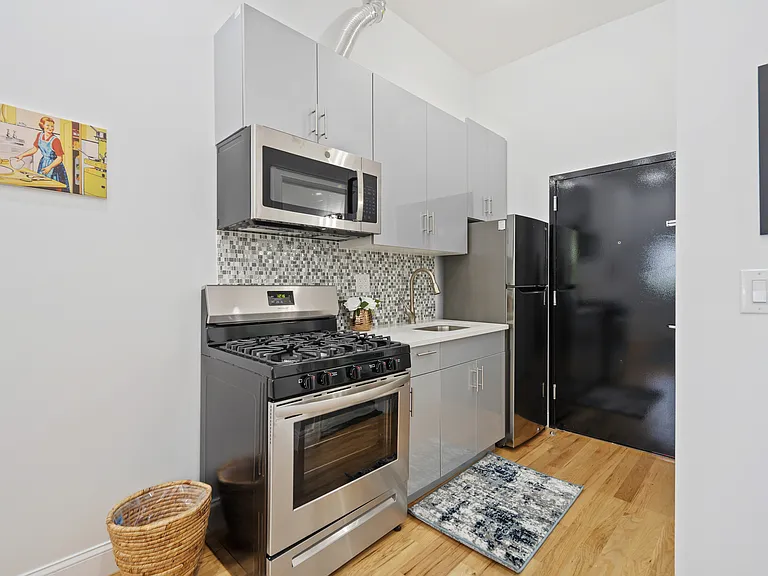 263 Halsey St #1R — Photo 8