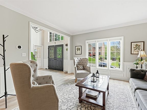 5th image of 702 Rustic Ridge Dr