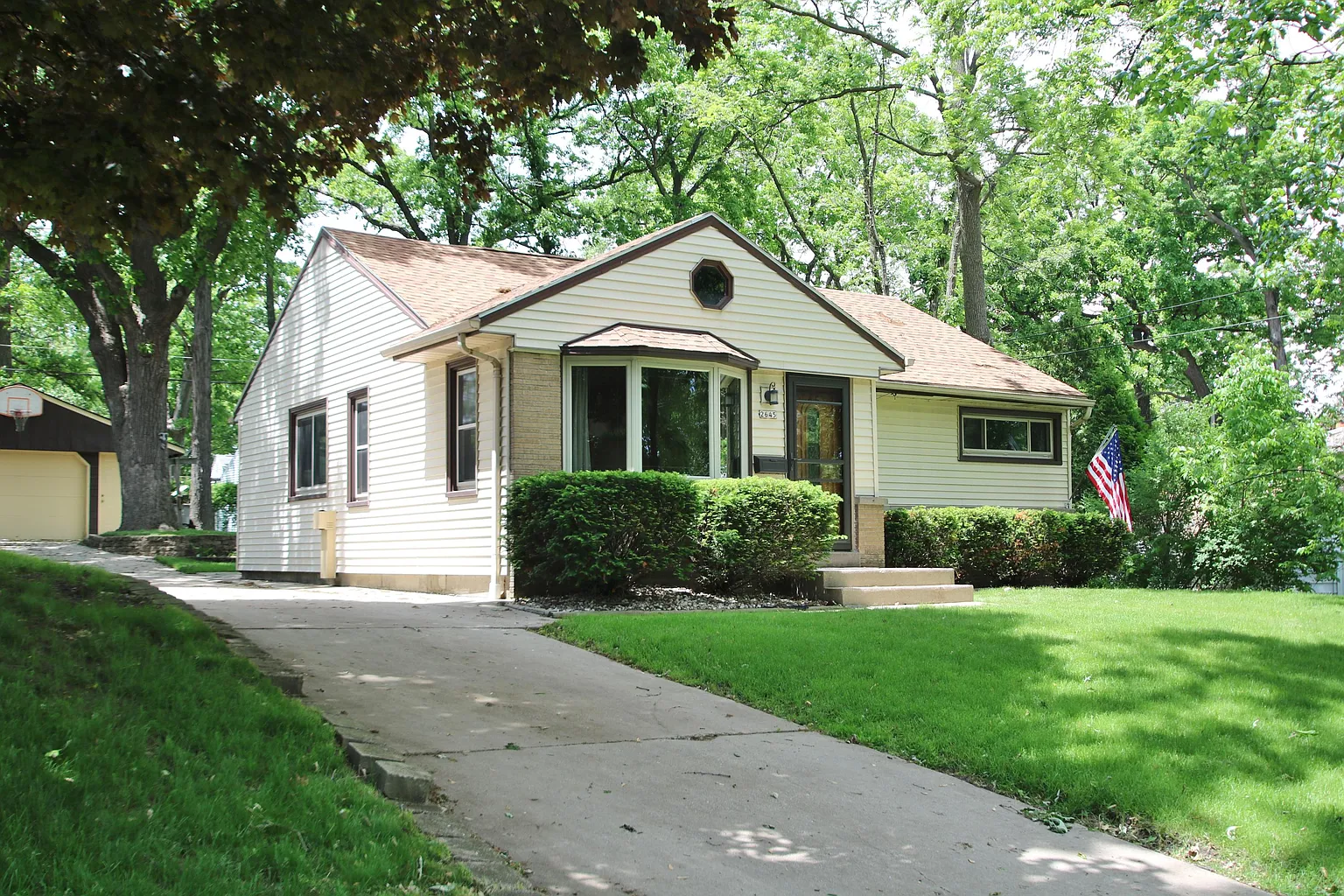 2645 S 49th St photo 1