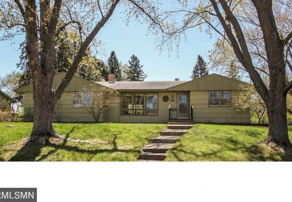 1st image of 850 Sextant Ave W