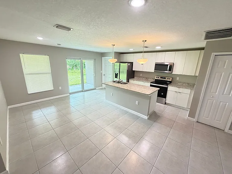 867 Glencove Ave NW — Photo 30