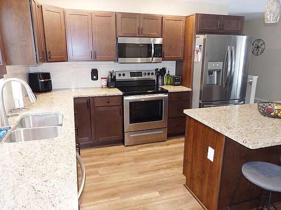 4th image of 2047 N Lakeshore Dr