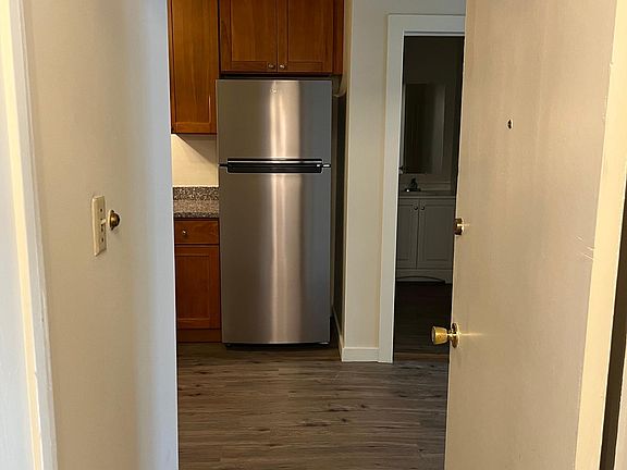 2nd image of 2514 Clay St #1