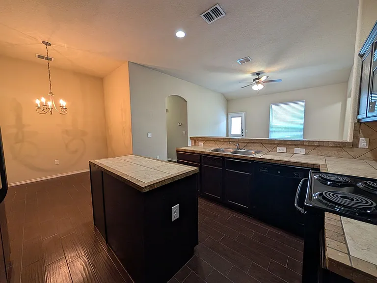 660 Creekside Cir — Photo 15