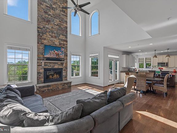 4th image of 1135 Dargon Quarry Ln