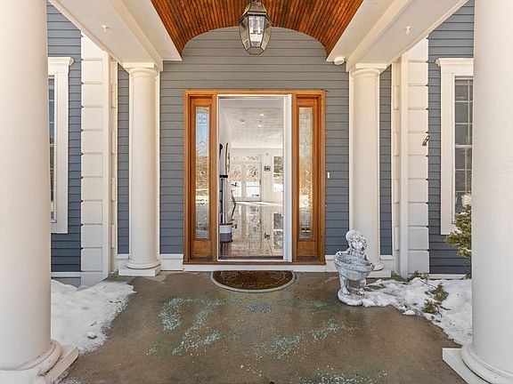 2nd image of 8 Onion River Rd