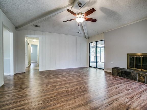 3rd image of 2416 Creekcove Dr