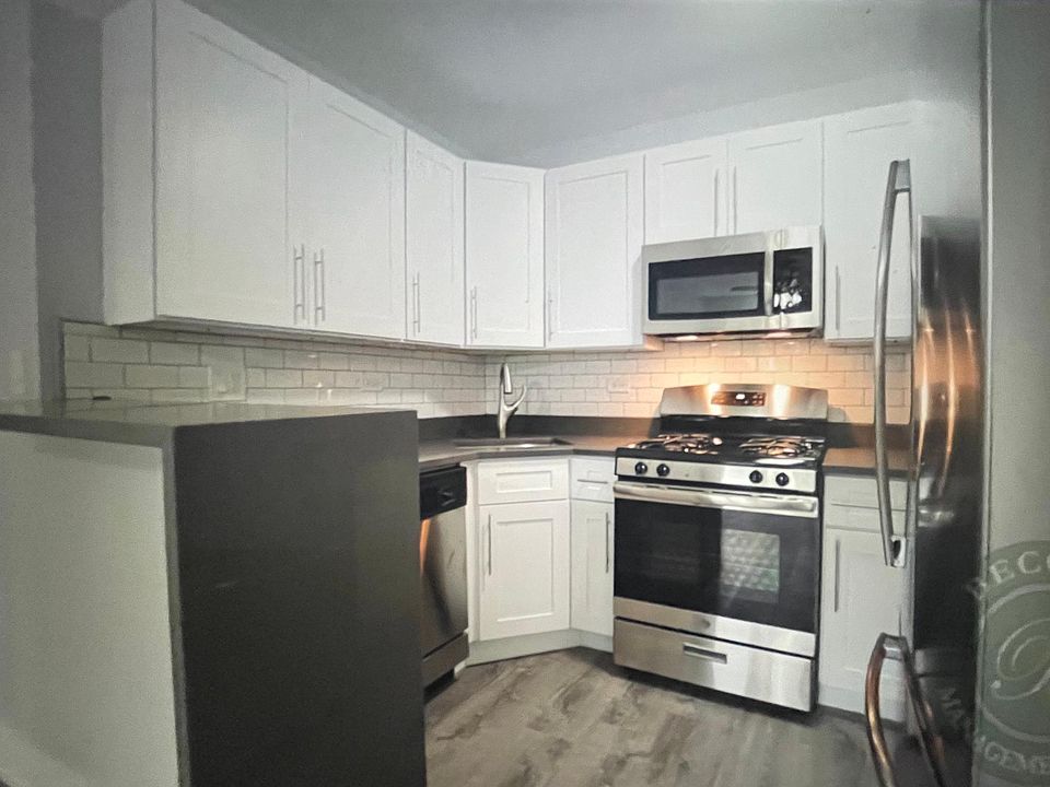 1st image of 1520 W Sherwin Ave #607
