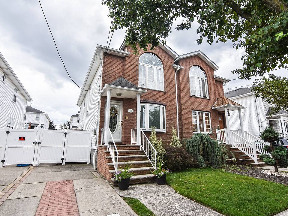 1st image of 270 Malvine Ave