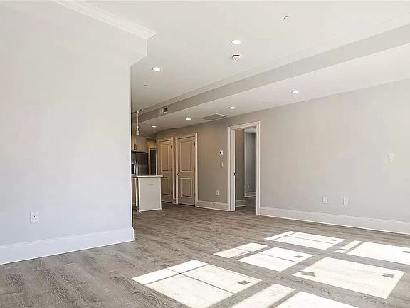 5th image of 122 Kenrick St #3
