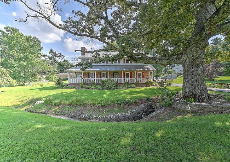 1st image of 1502 Willowbrook Dr
