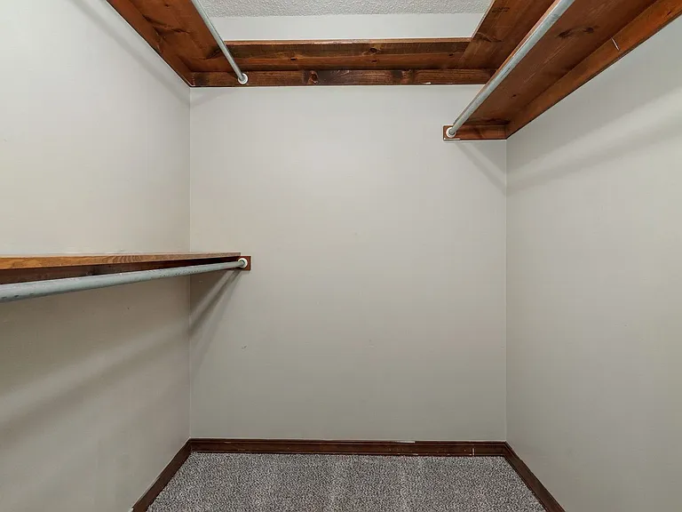 4035 S Parkcrest Ave — Photo 29