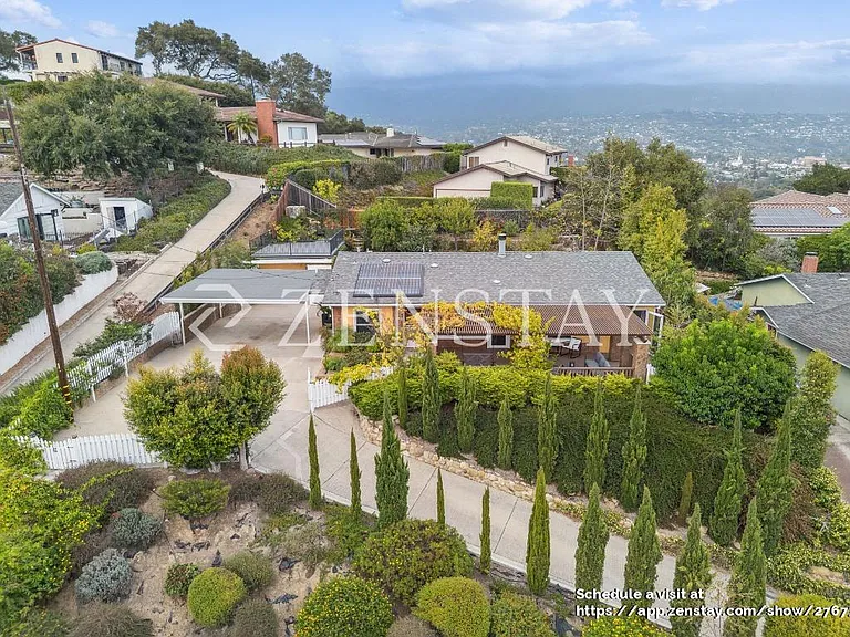 Exterior / driveway
