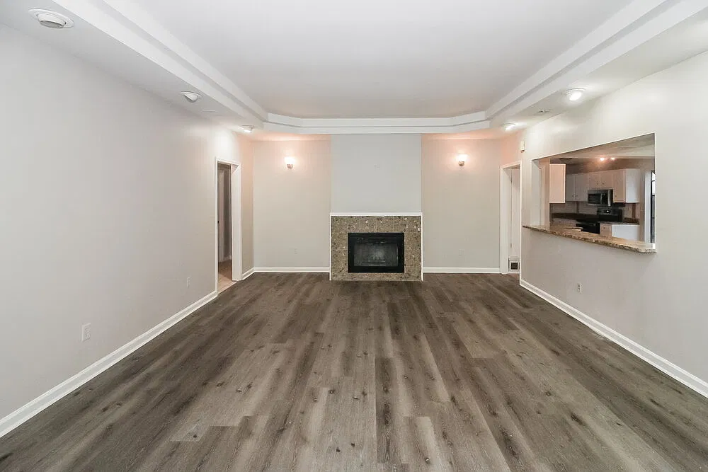 3 bed, 2.0 bath, 1501 sqft, $1,720 — Photo 3