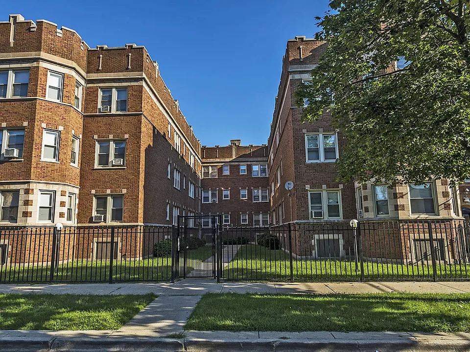 7109 S Ridgeland