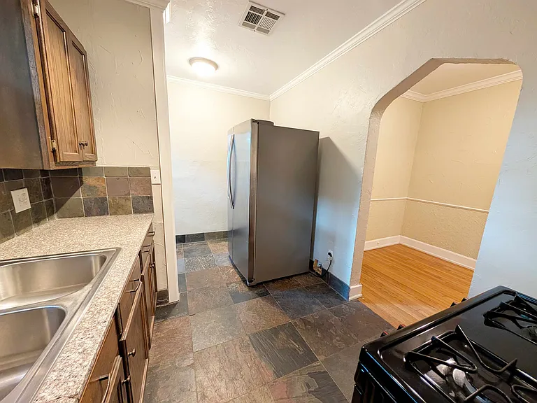 2209 NW 19th St — Photo 5