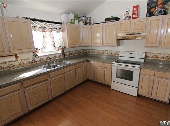 3rd image of 7 Hilliard Ave