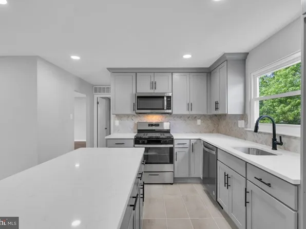 23 Wellington Pl, Burlington, NJ 08016