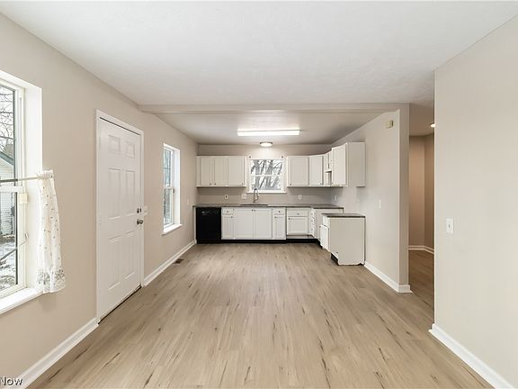 5th image of 11104 Mount Carmel Rd