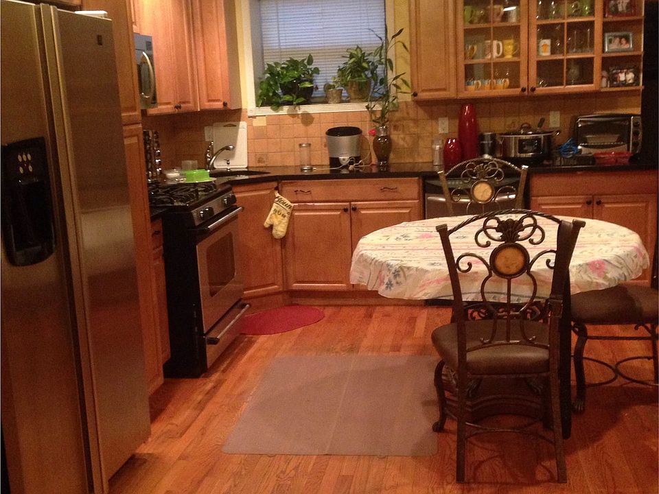 2nd image of 167 Macdonough St #1