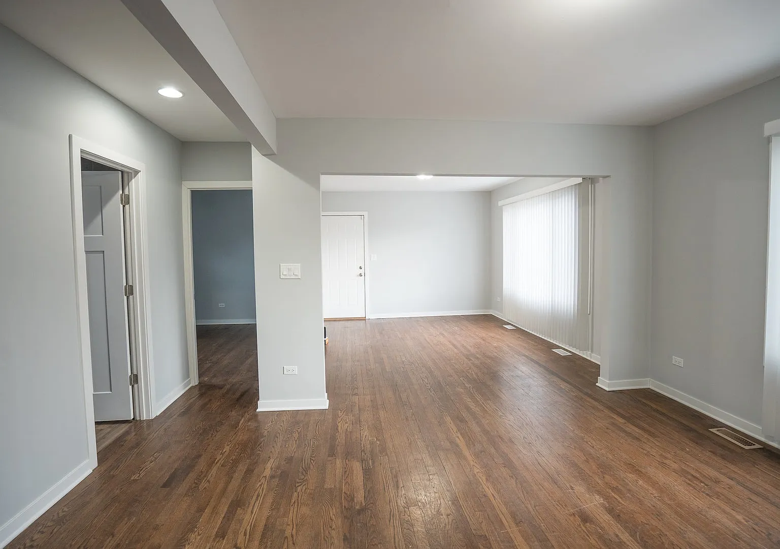 2 bed, 1.0 bath, 1100 sqft, $1,600 — Photo 2