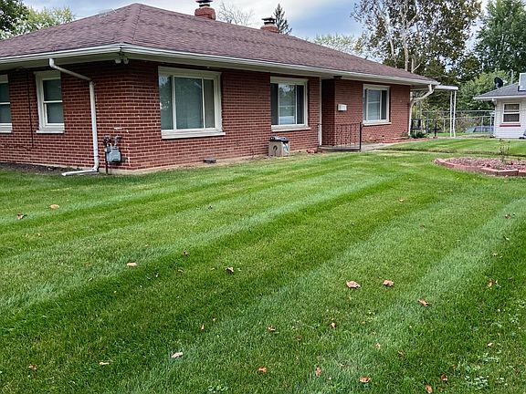 2nd image of 1728 Parkhill Dr
