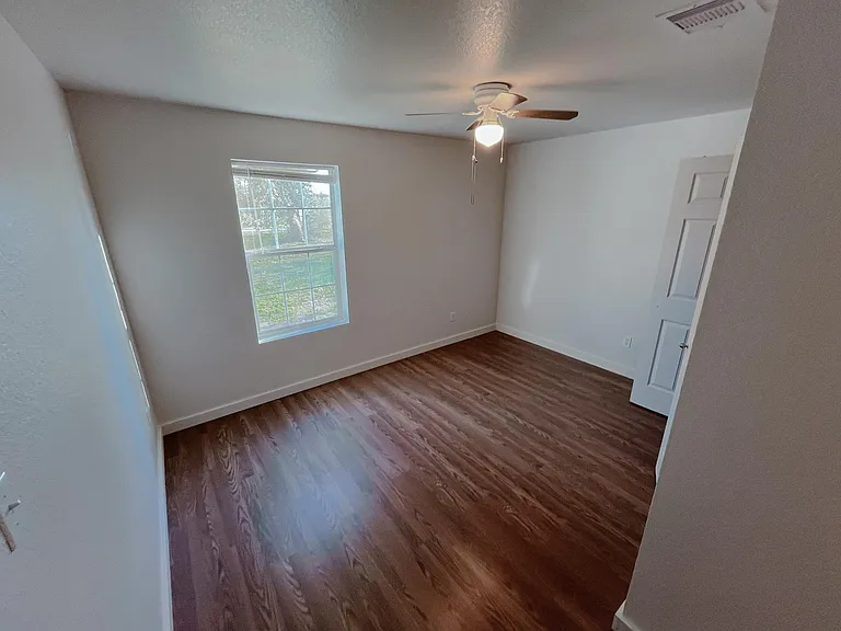101 Sweeney Ave — Photo 8