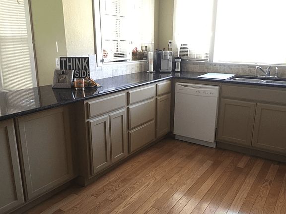4th image of 201 N Locust Ave #13207604