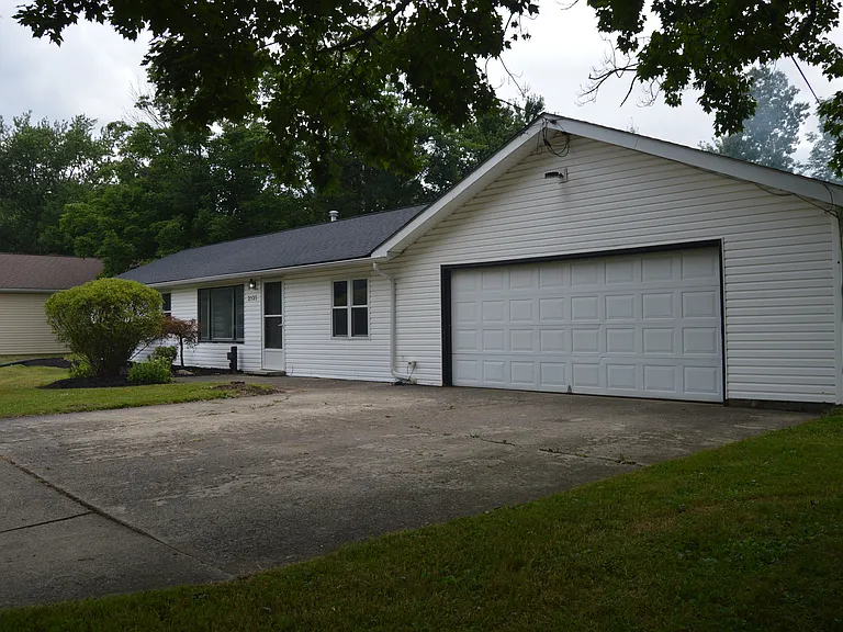 2135 Gates Ave — Photo 10