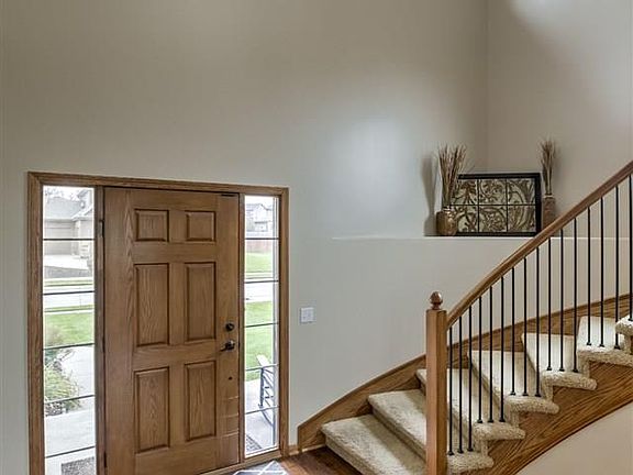 3rd image of 18102 Honeysuckle Dr