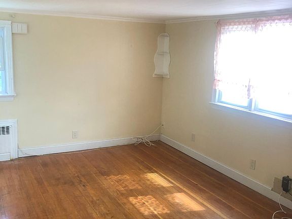 4th image of 186 South Pkwy #2