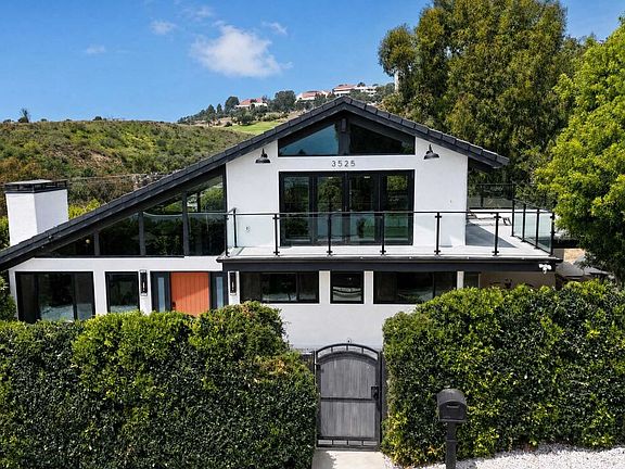 2nd image of 3525 Coast View Dr