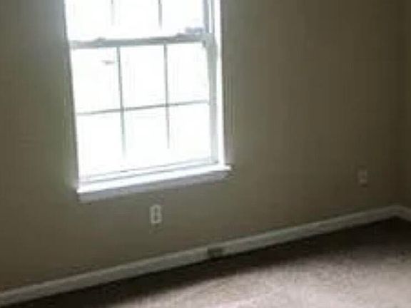 3rd image of 4014 Meadow Ln