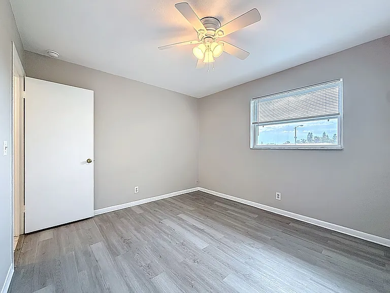 2502 Bay Blvd #6 — Photo 13