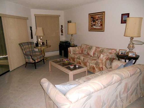 5th image of 7266 Fairfax Dr #310