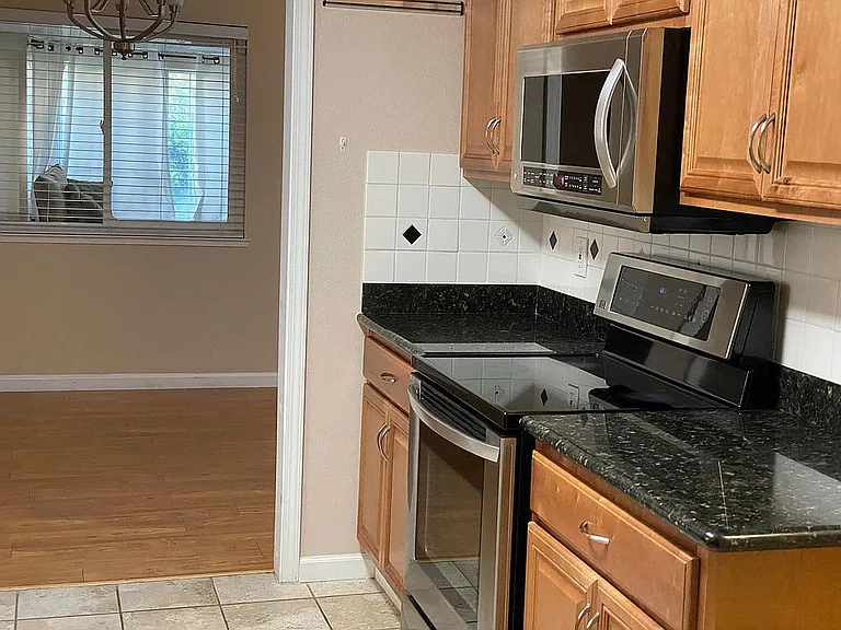 3048 Summit Dr — Photo 3