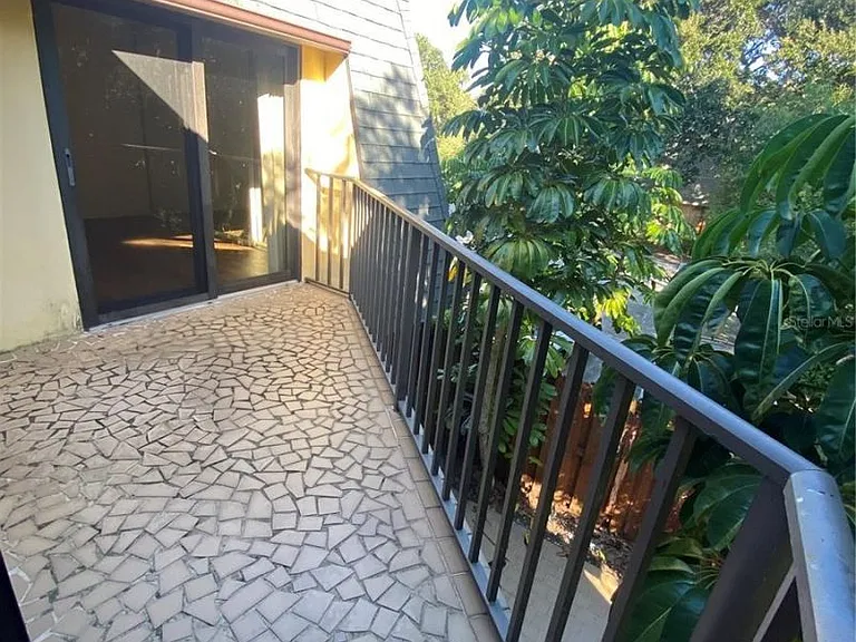 3810 Saxon Dr — Photo 16