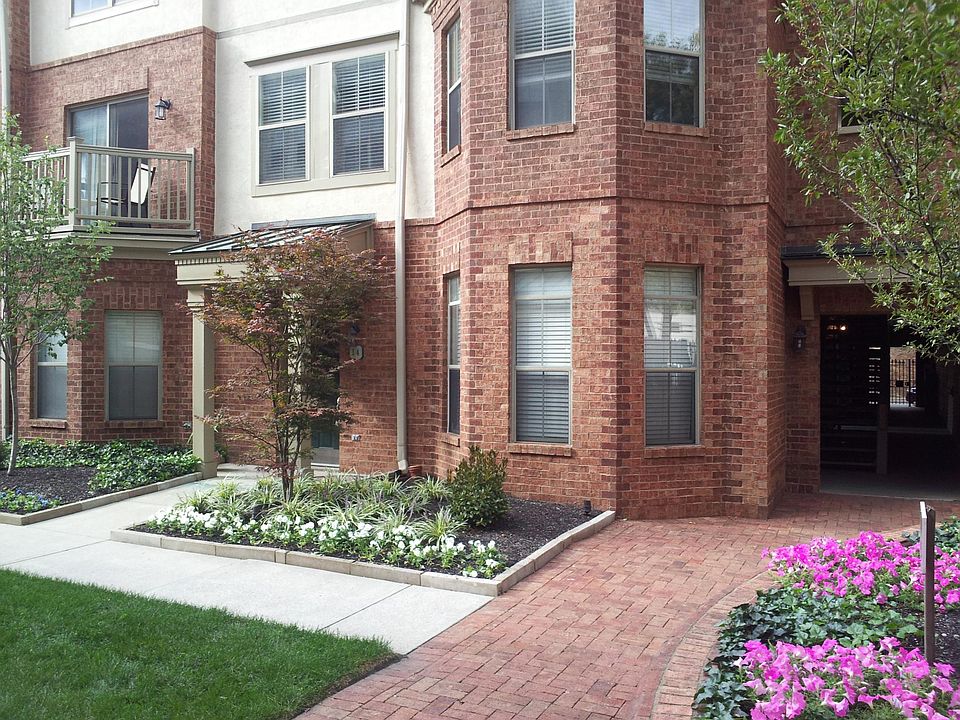 1st image of 14 Victorian Gate Way #14