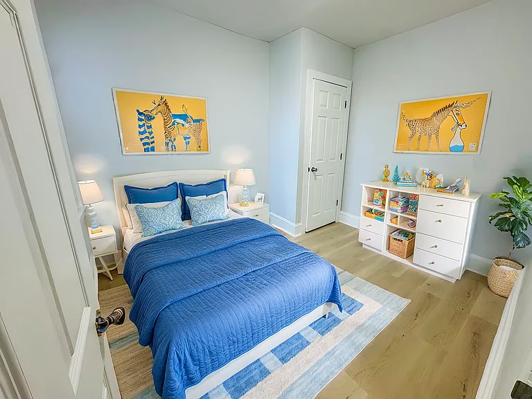 1415 N Hobart St — Photo 3