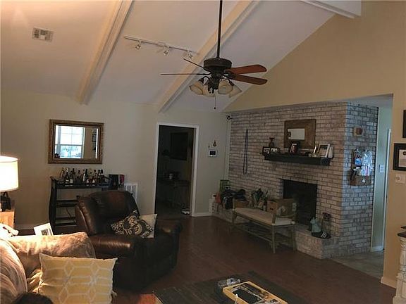 3rd image of 212 Walnut St
