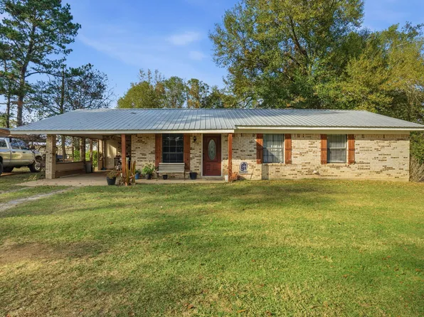 40 Sutherland Dr, Sumrall, MS 39482