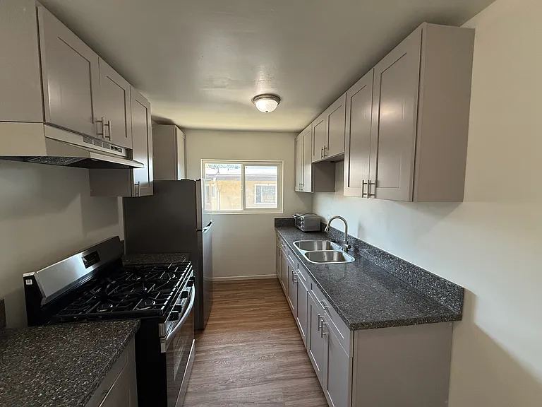 231 Justin Ave #7 — Photo 4