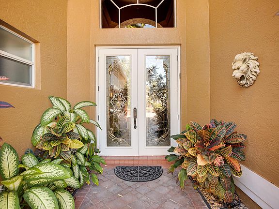 2nd image of 10759 Greenbriar Villa Dr