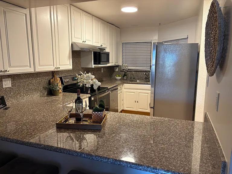 1 Laurel St #102 — Photo 10