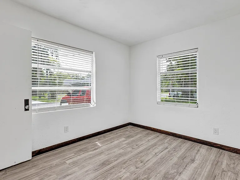 611 Marion St — Photo 7
