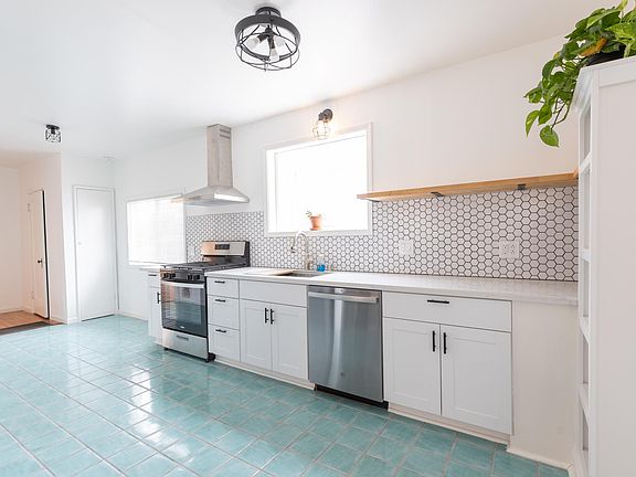 Kitchen, all new appliances
