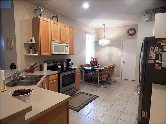 5th image of 10020 Bucklin St