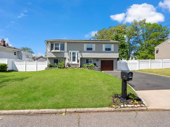 105 Fountain Avenue, Selden, NY 11784