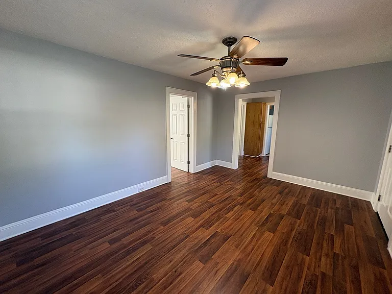 1832 Garibaldi Ave — Photo 3