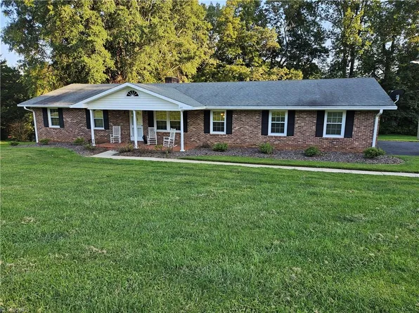 245 Grassy Creek Dr, State Road, NC 28676